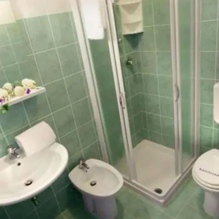 Apartment Bright With Private Garden - Beahost