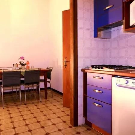 Apartment Bright With Private Garden - Beahost *